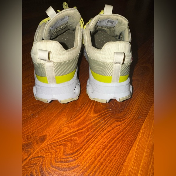 ON Cloudhorizon Waterproof Women’s Hiking Shoes in Glacier Caper - Picture 4 of 10